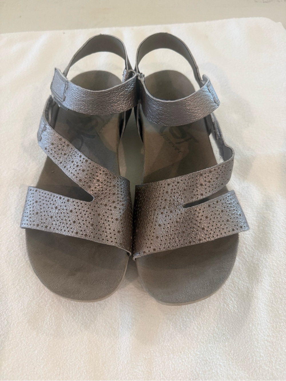 OTBT Women's Metallic Gray Comfort Sandals - Strappy Adjustable Fit